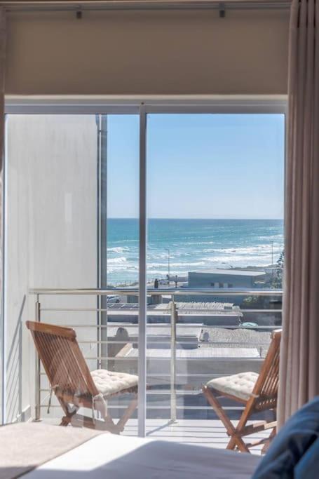 Bloubergstrand 2 Bedroom Beachfront Appartement Le Cap