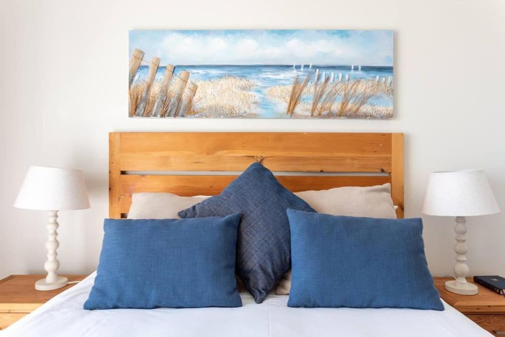 Bloubergstrand 2 Bedroom Beachfront *
