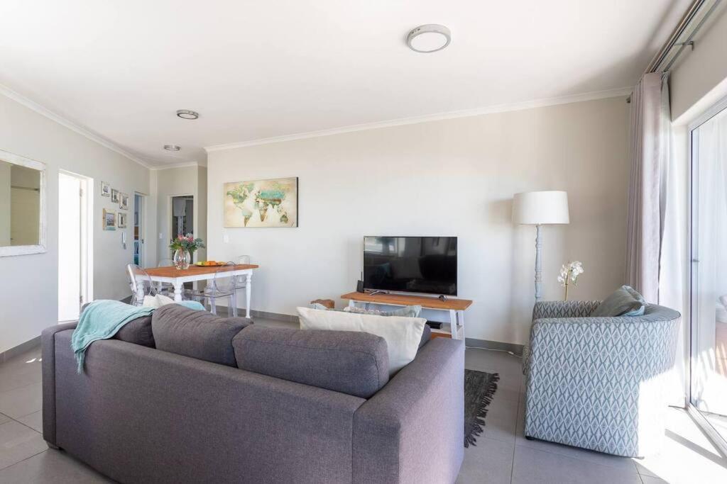 Bloubergstrand 2 Bedroom Beachfront *