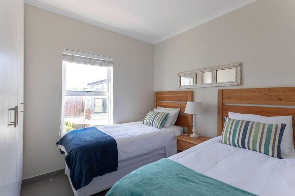 Appartement Bloubergstrand 2 Bedroom Beachfront