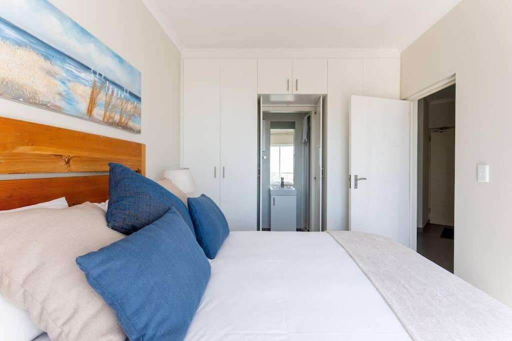 Appartement Bloubergstrand 2 Bedroom Beachfront
