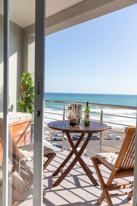Bloubergstrand 2 Bedroom Beachfront Appartement Le Cap