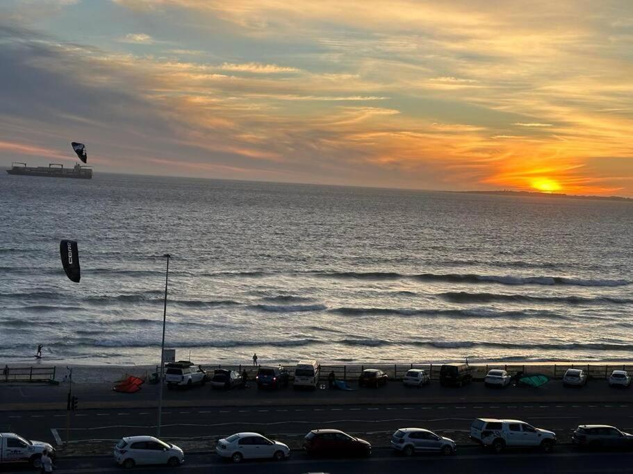 Bloubergstrand 2 Bedroom Beachfront Appartement